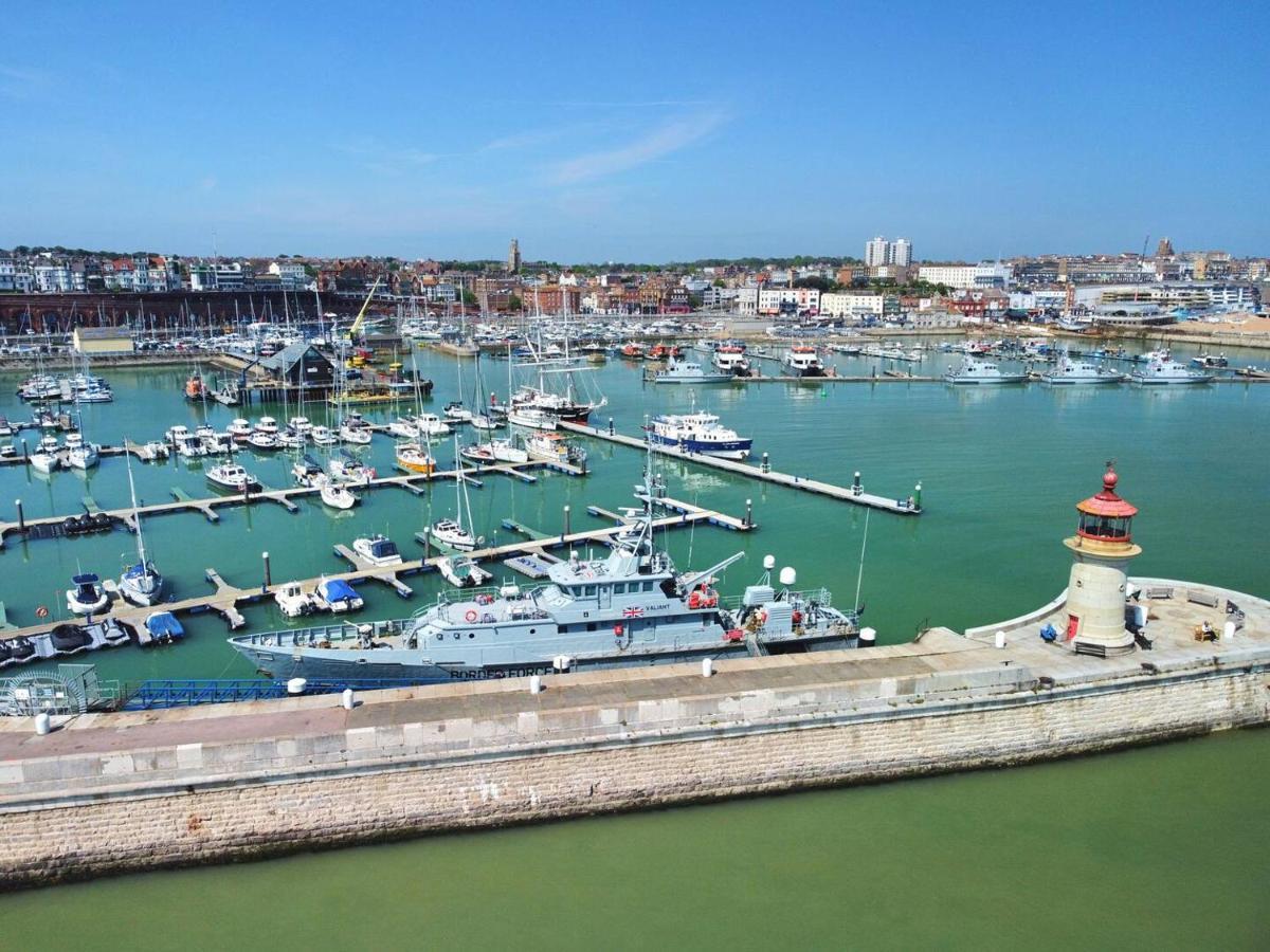 Sohot Stays The Royal Suite Harbour Views Sleeps 4 拉姆斯盖特 外观 照片