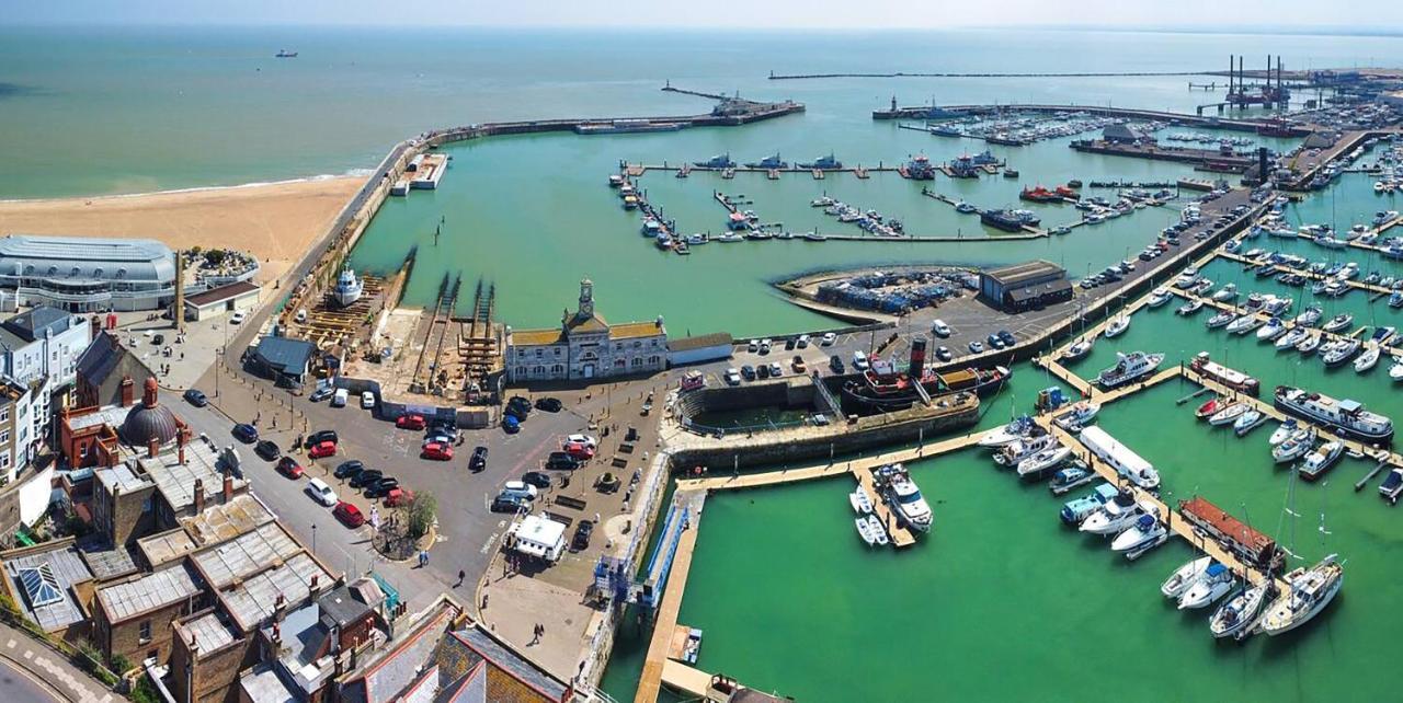 Sohot Stays The Royal Suite Harbour Views Sleeps 4 拉姆斯盖特 外观 照片